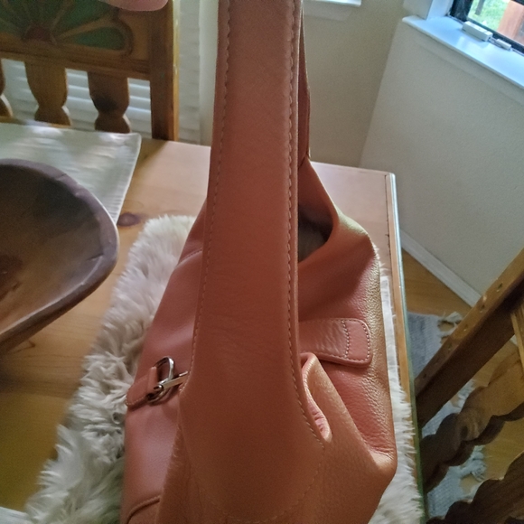 Elegant Peach Leather Shoulder Bag - Picture 13 of 15